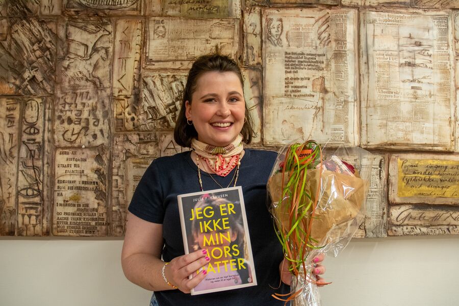 Julia F. Klausen. Foto: Helge Dyrholm Julia F. Klausen har skrevet bok om sin rystende oppvekst.